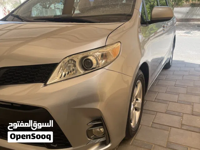 2016 Toyota Sienna LE