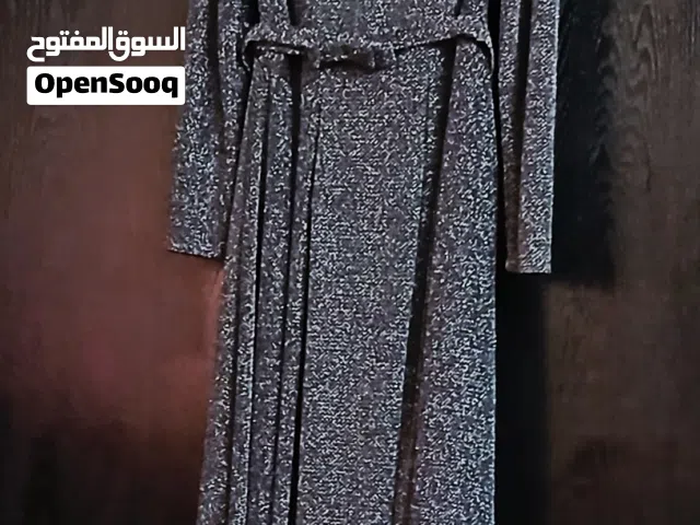 فستان سهرة لون اسود وفضي