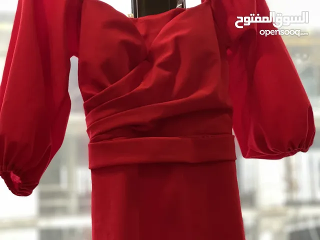 فستان احمر مناسب للمناسبات والحفلات