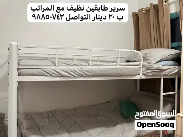سرير طابقين مع المراتب نظيف