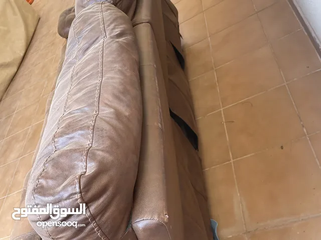 قطعة أثاث واحدة
