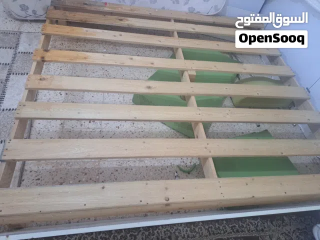 قفص داخلي للسرير