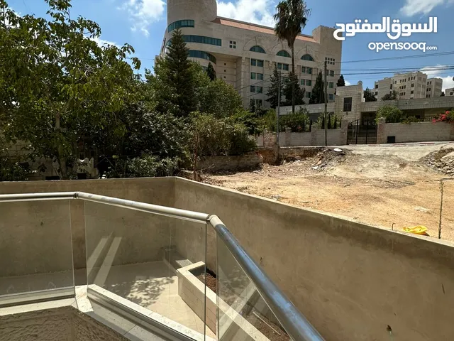 شقة جديدة غير مفروشة للايجار في الماصيون قرب فندق الميلينيوم