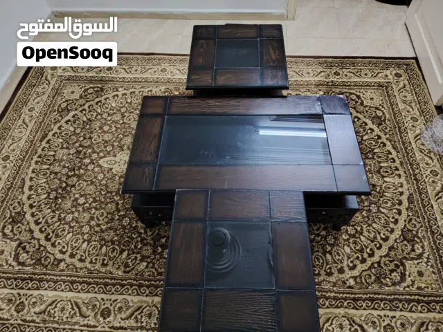 ثلاث طاولات وبردايتين للبيع