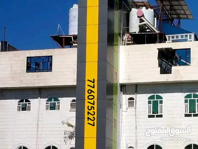 مصاعد كهربائية وسلالم متحركة