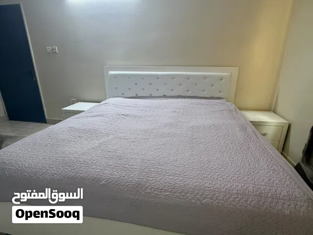 غرفة نوم لون ابيض
