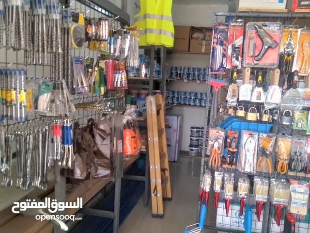 محل مواد بناء للبيع في العقبه المناره مقابل مسجد الشويكيني