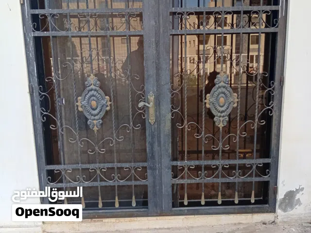 ابواب حديد  مستعمل ودرج حديد شاحطين نظيف