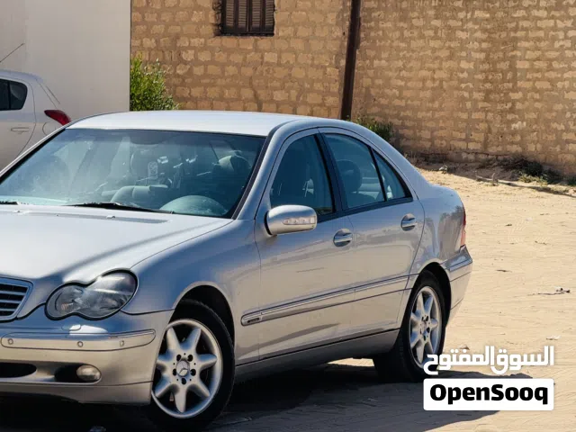 2001 مرسيدس بنز الفئة-C C 320