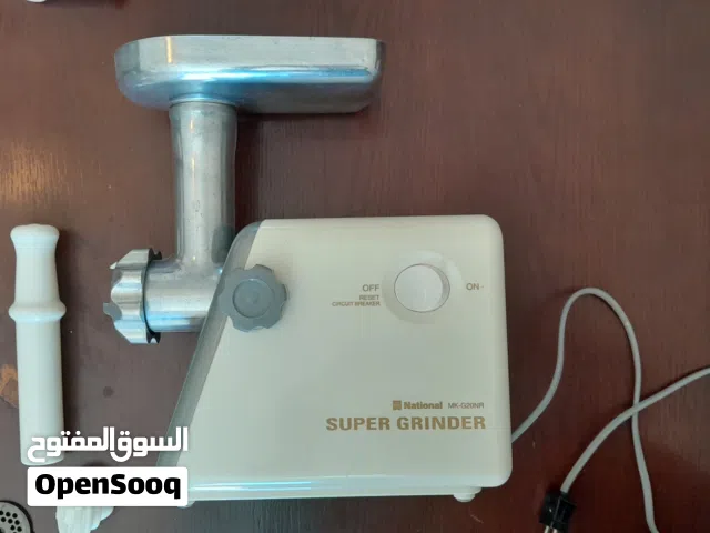 ماكينه لحمة مفرومة نوع ناشيونال صناعة ياباني اصلي منزلية بحالة الوكالة 100 دينار أردني