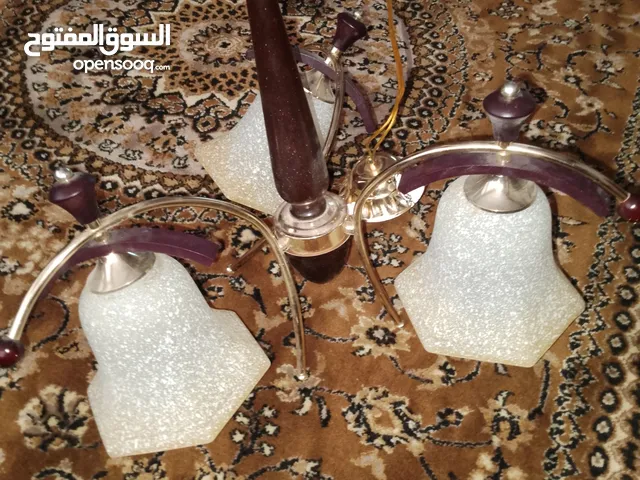 ثريات عدد 6 بسعر خيالي شغالات ولا فيهم اشي 40دينار والشراء ما بقصر معه