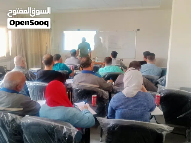 دورة مكثفة وشاملة تبدأ من الحروف الأبجدية وتوصلك إلى إتقان اللغة الإنجليزية خطوة بخطوة.