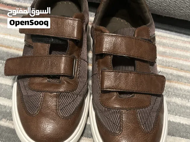 حذاء اطفال نمره 35 (اولاد)