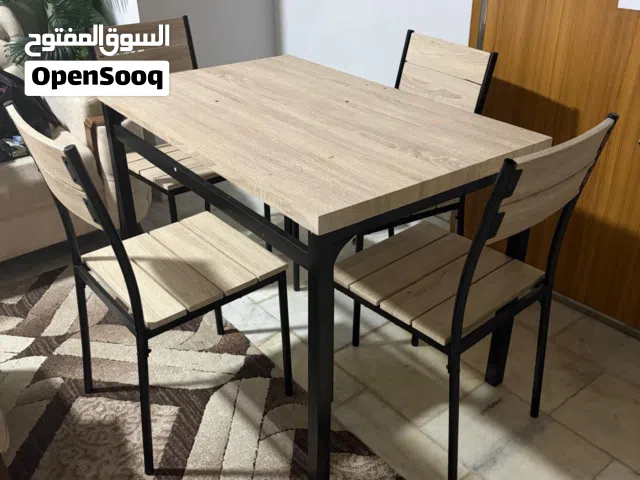 طاولة طعام جديده مستعمله فقط كم شهر