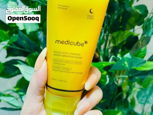 ماسك ميديكوب الليلي بحمض الكوجيك والكركم هو منتج للعناية بالبشرة