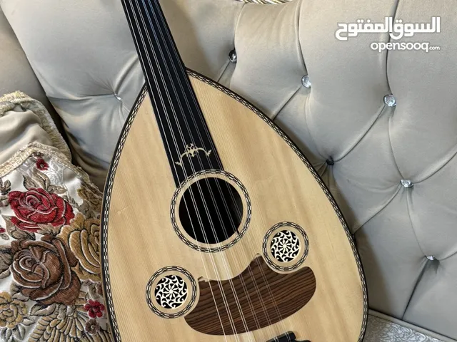 عود تركي ازمير احترافي جداً جميل اشتريته ب 2000 وسعر البيع 1350