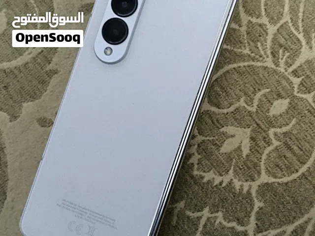 للبيع Samsung Z Fold 4 النسخة الشرق الاوسط ذاكرة 256GB رام 12GB اللون نيلي