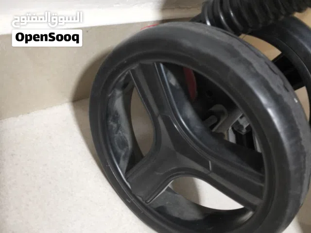 ابحث عن عجلات عربة أطفال