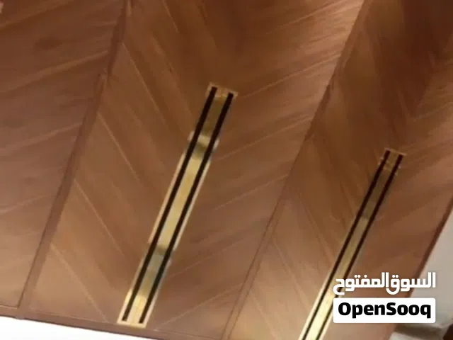 خزانة  ملابس خشب تقيل شبه جديده وكبيره ولا خدش