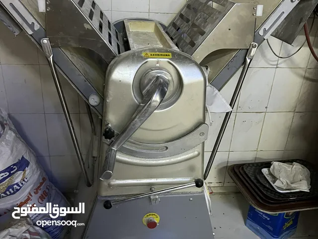 فرادة خبز بحالة ممتازة وقطاعة خبز بحالة ممتازة