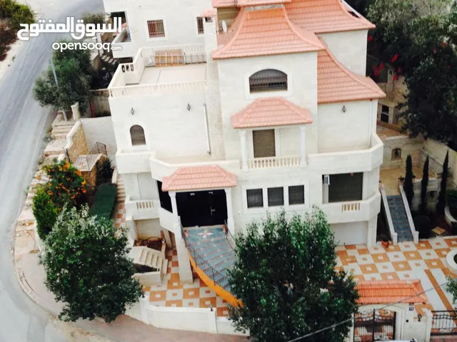فيلا للبيع  في رام الله  3طوابق سوبر سوبر ديلكوس