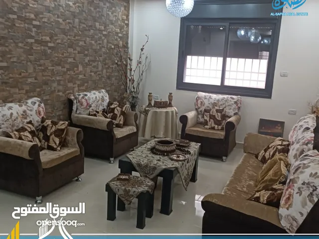 شقه مفروشه للايجار  واسعه للايجار البيره قرب الصحه  مناسبة جدا لعائله
