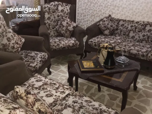 طقم كنب 7 مقاعد مع للبيع