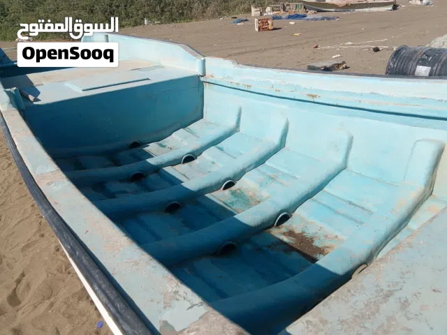 قارب 25قدم مع الملكيه