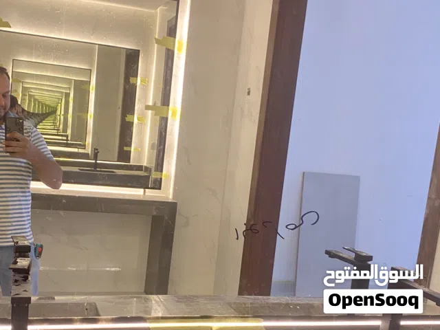 سباك تكسير وتمديد وتسليك المجاري  حمامات  وتركيب اطقم وسخانات
