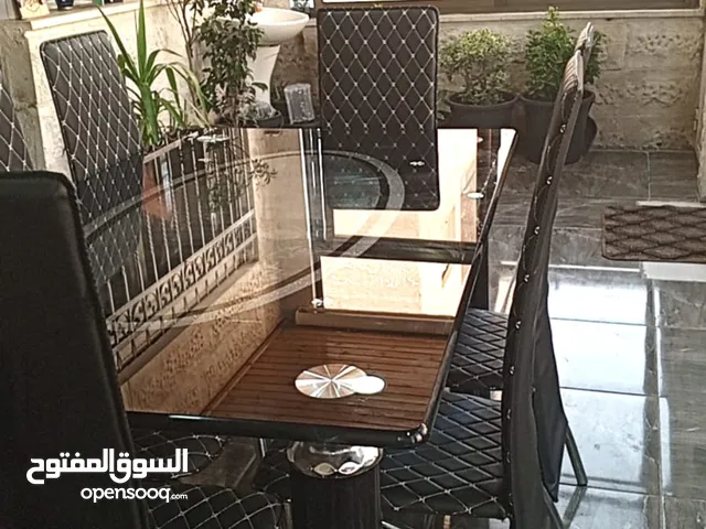 طاوله سفره 6كراسي سوكاريت مركب عليها عجال