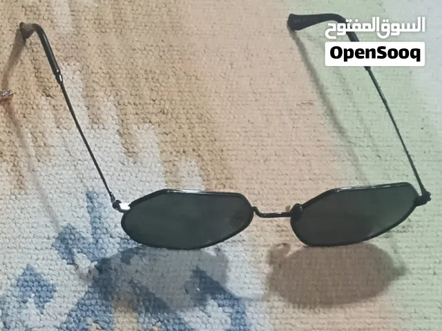 نظارات شمسية بحالة ممتازة