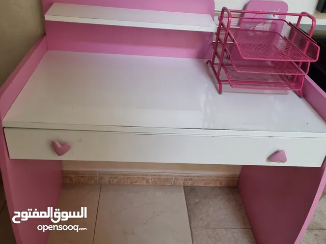 طاولة مذاكره مع منظم ملفات