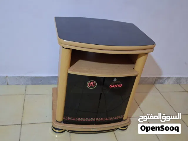 طاولة من ماركة sanyo(يبانية) أصلية كلاسيكية و منتشرة في ليبيا