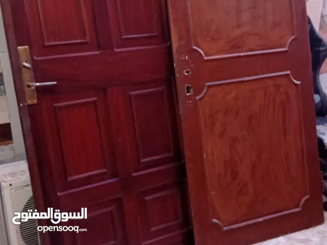 ابواب خشب زان وسويد مع حلوقها بحاله ممتازه جدا