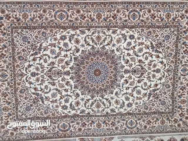 سجادة فارسية جميلة مصنوعة يدويًا
