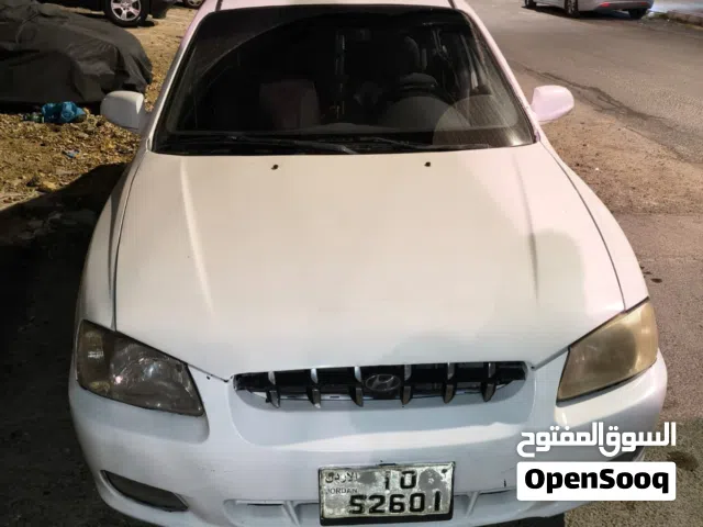 2000, هيونداي, فيرنا, Standard