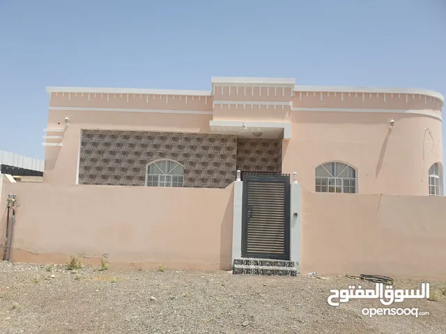 200 m2 4 Bedrooms Villa for Rent in Al Batinah Sohar