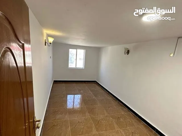 300 m2 4 Bedrooms Townhouse for Rent in Basra Jaza'ir