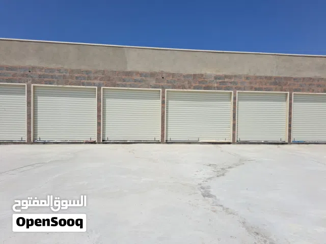 صالة حديثة البناء للإيجار على الطريق الساحلي