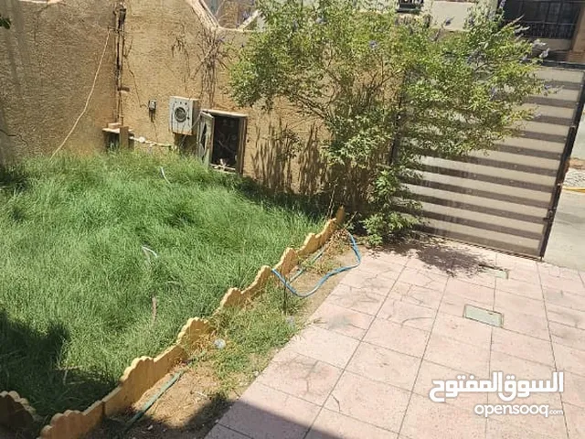 دار تجاري للإيجار للشركات والمكاتب التجارية الجزائر مقابل مول شنشل طابقين موقع ممتاز