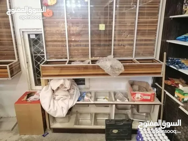 اثاث سوبر ماركت كامل مع مطاحن قهوة عدد 2 مطاحن القدس بحالة الوكاله