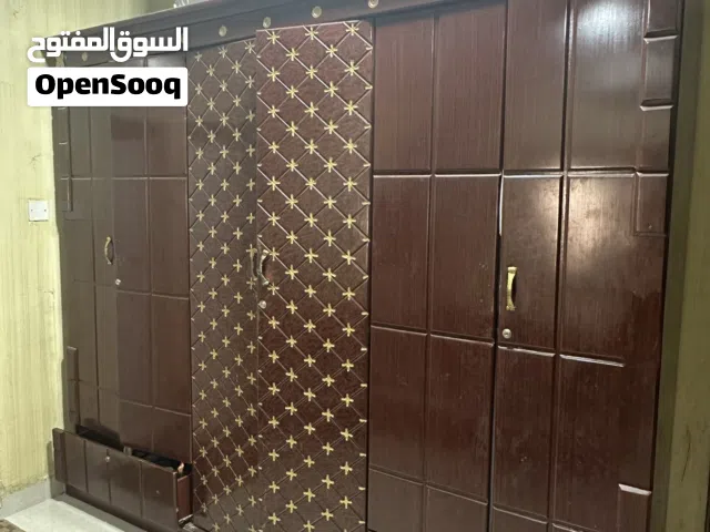 اثاث غرفة نوم مستعمل بحالة ممتازة ( خزانة ملابس + كرفاية )