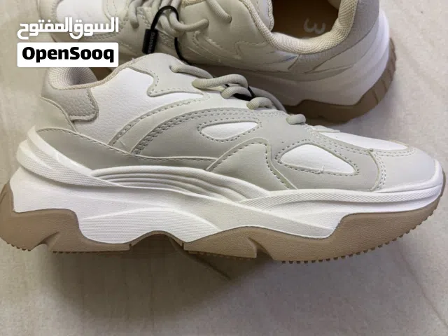 جوتي بريشكا جديد وغير مستخدم