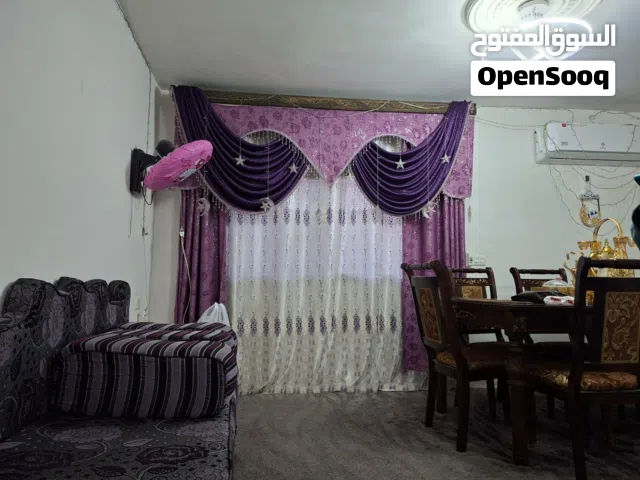 جلسه عربيه مع طاولات بالنص وبردايه