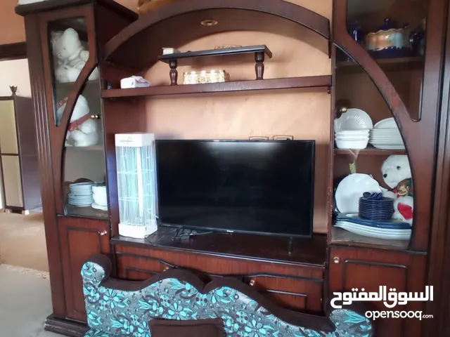 غرفة ضيوف وجلسة عربية