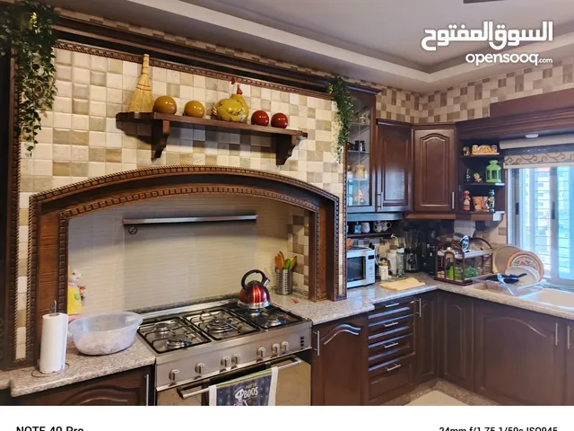 شقة مميزة جدًا للبيع طابق الأرضي مساحة 188م / رجم عميش - حي الصحابة