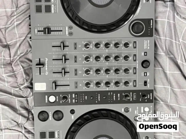 Pioneer DJ DDJ-FLX6، وهو جهاز تحكم (controller