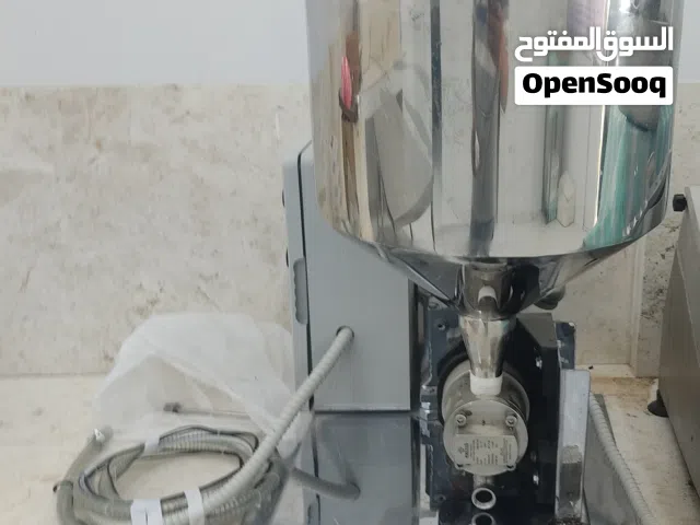 ماكينه حشو الكرواسون وجميع انواع المعجنات والفطاءر