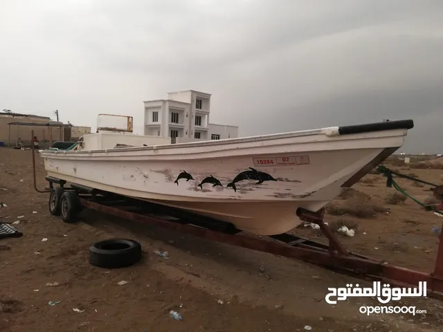 قارب مسطح 33 قدم مصنع وادي حام كلباء 2017 القارب فيه محياة للسمك الحي 2 واحد كبير فوق وثلاجة السطحة