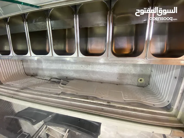 عارضة مقبلات + عارضة بيبسي